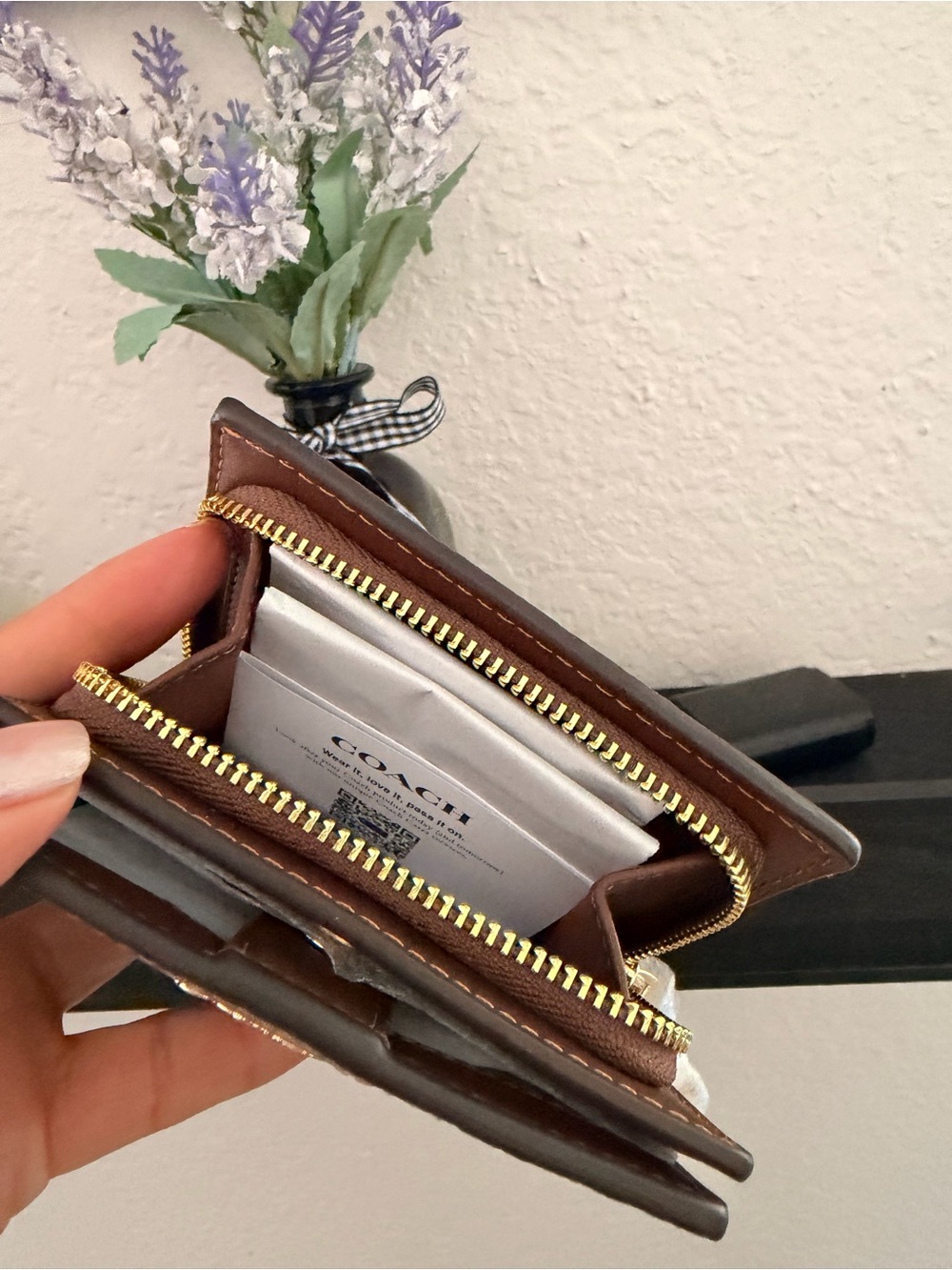 COACH Snap Wallet
In Signature Canvas - Picture 8 of 8